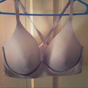 Lightly lined plunge bra